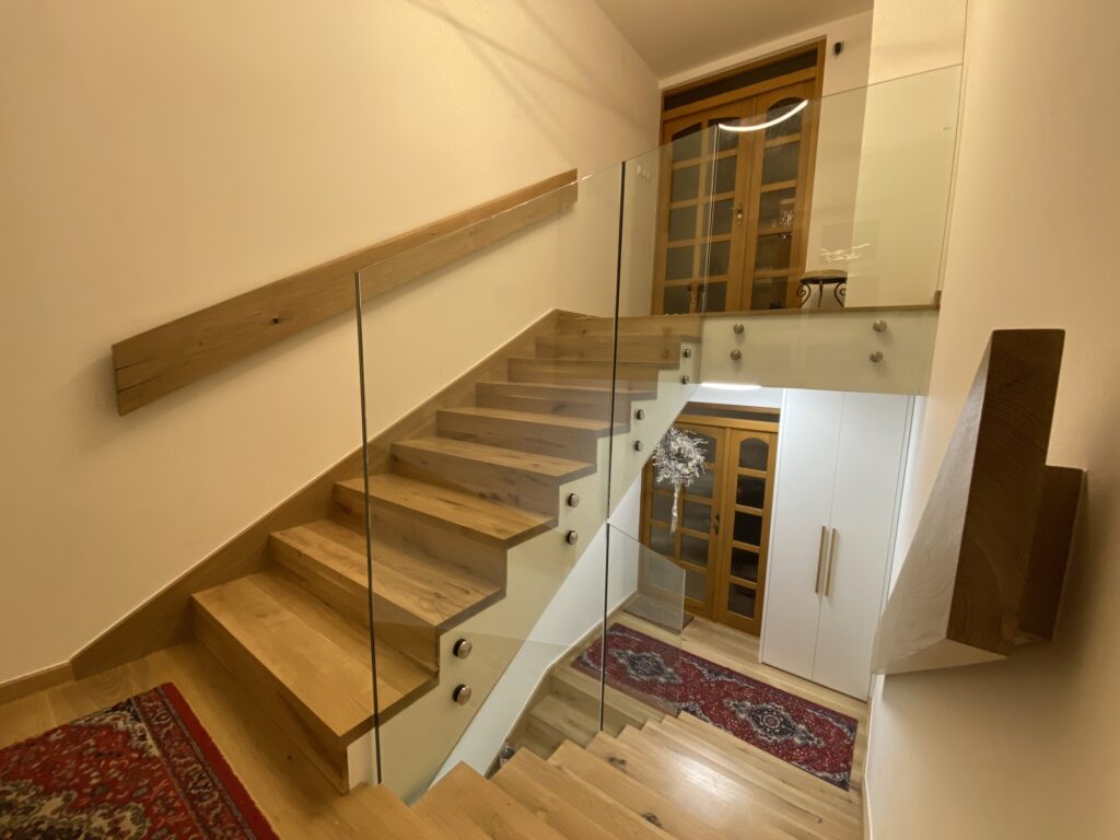 sklenené zábradlie na schody