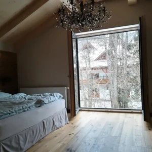 sklenené zábradlie francúzskeho okna